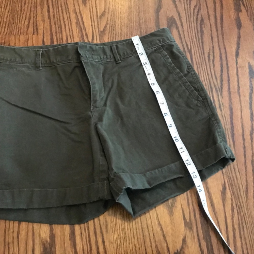 Short shorts - Picture 4 of 4